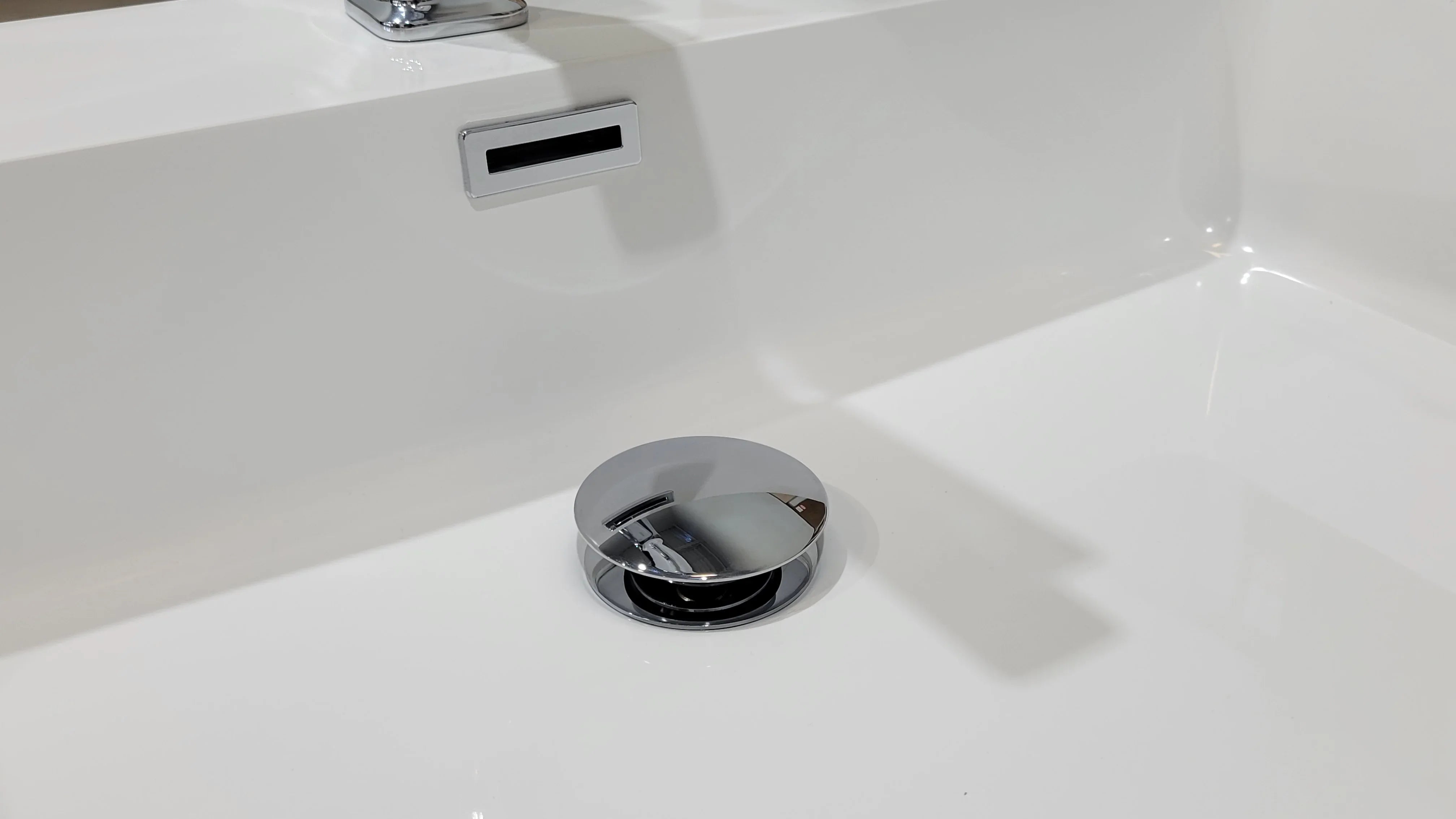 Meuble-lavabo mural noir 60" avec Comptoir en polymarbre blanc