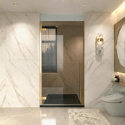 33,9po–34,3po L (largeur ajustable) x 79po H Porte de douche pivotante réversible sans cadre en or brossé avec verre teinté brun et base de douche noire brillante