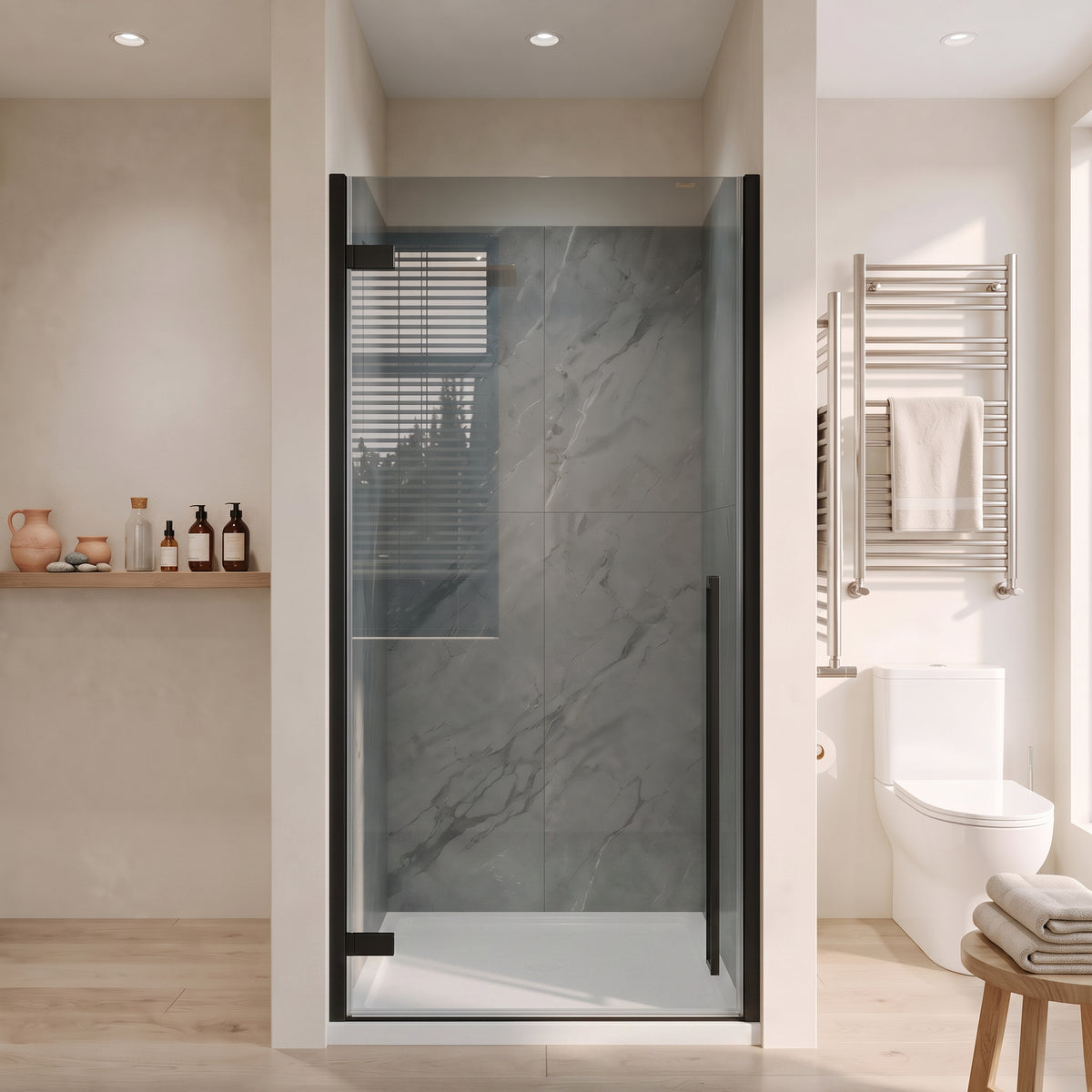 33,9po–34,3po L (largeur ajustable) x 79po H Porte de douche pivotante réversible sans cadre en noir mat avec verre teinté noir et base de douche blanche 36po