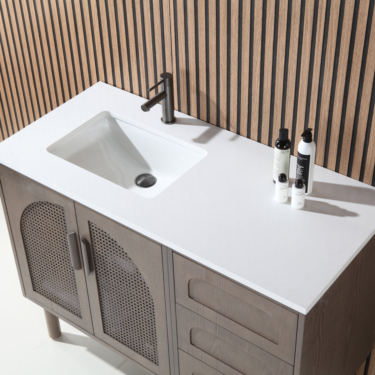 48" Chestnut Oak Freestanding Bathroom Vanity with Pure White Quartz Countertop