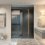 57,6po–58po L (largeur ajustable) x 79po H Porte de douche pivotante réversible sans cadre en noir mat avec verre teinté noir