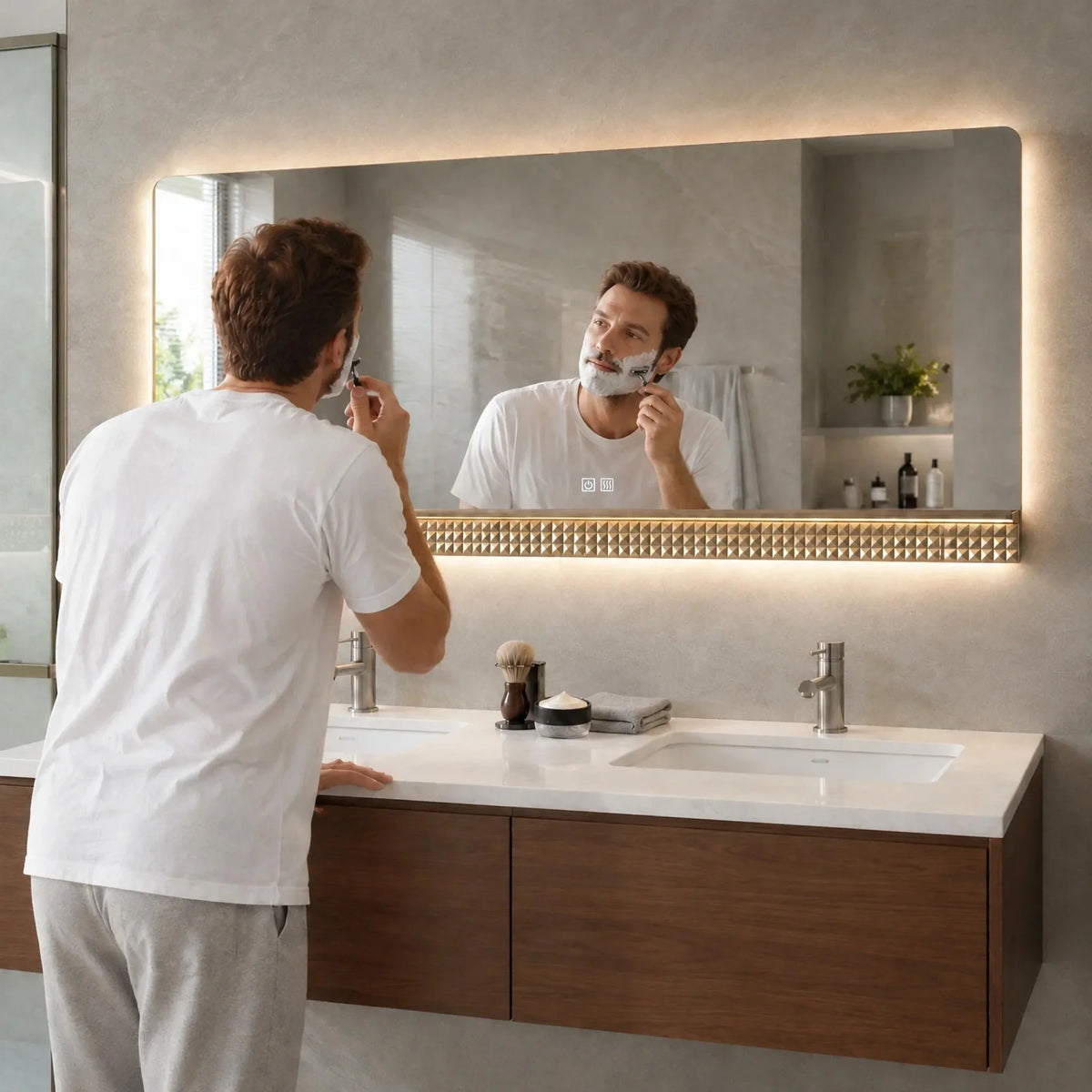 Miroir de salle de bain LED champagne 69 po 