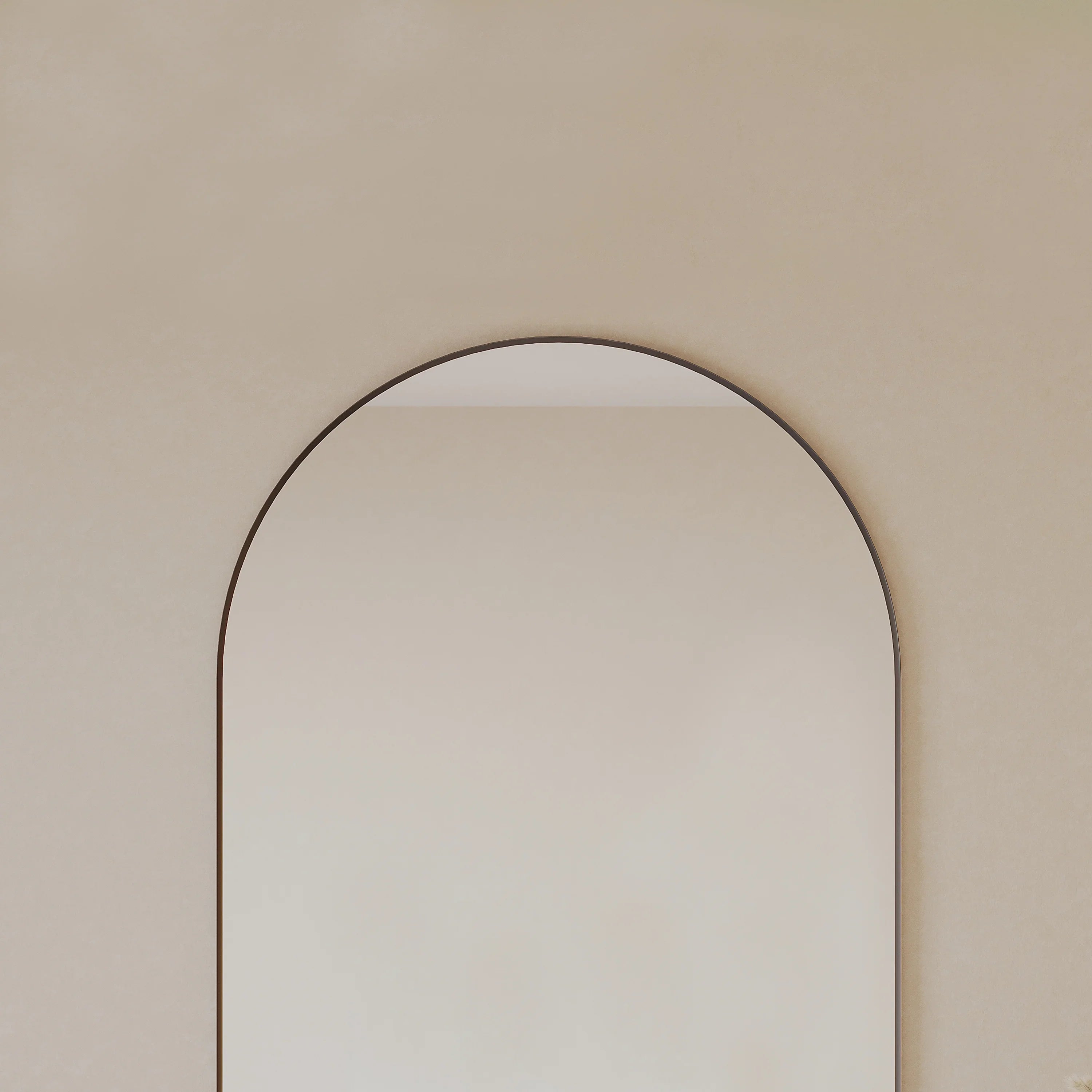 Miroir Arqué 30po avec Cadre en Aluminium Noir Mat