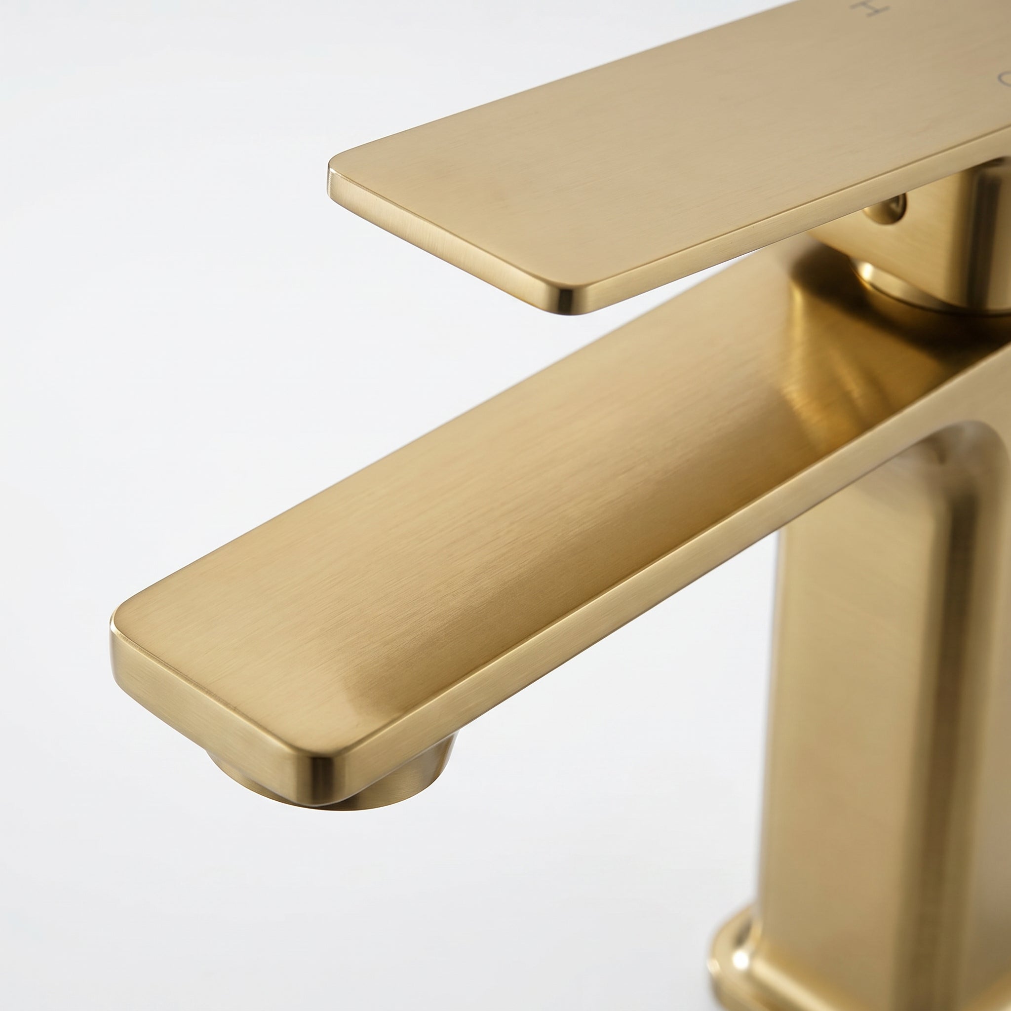 Camaro Single Handle Bathroom Sink Faucet in Brushed Gold