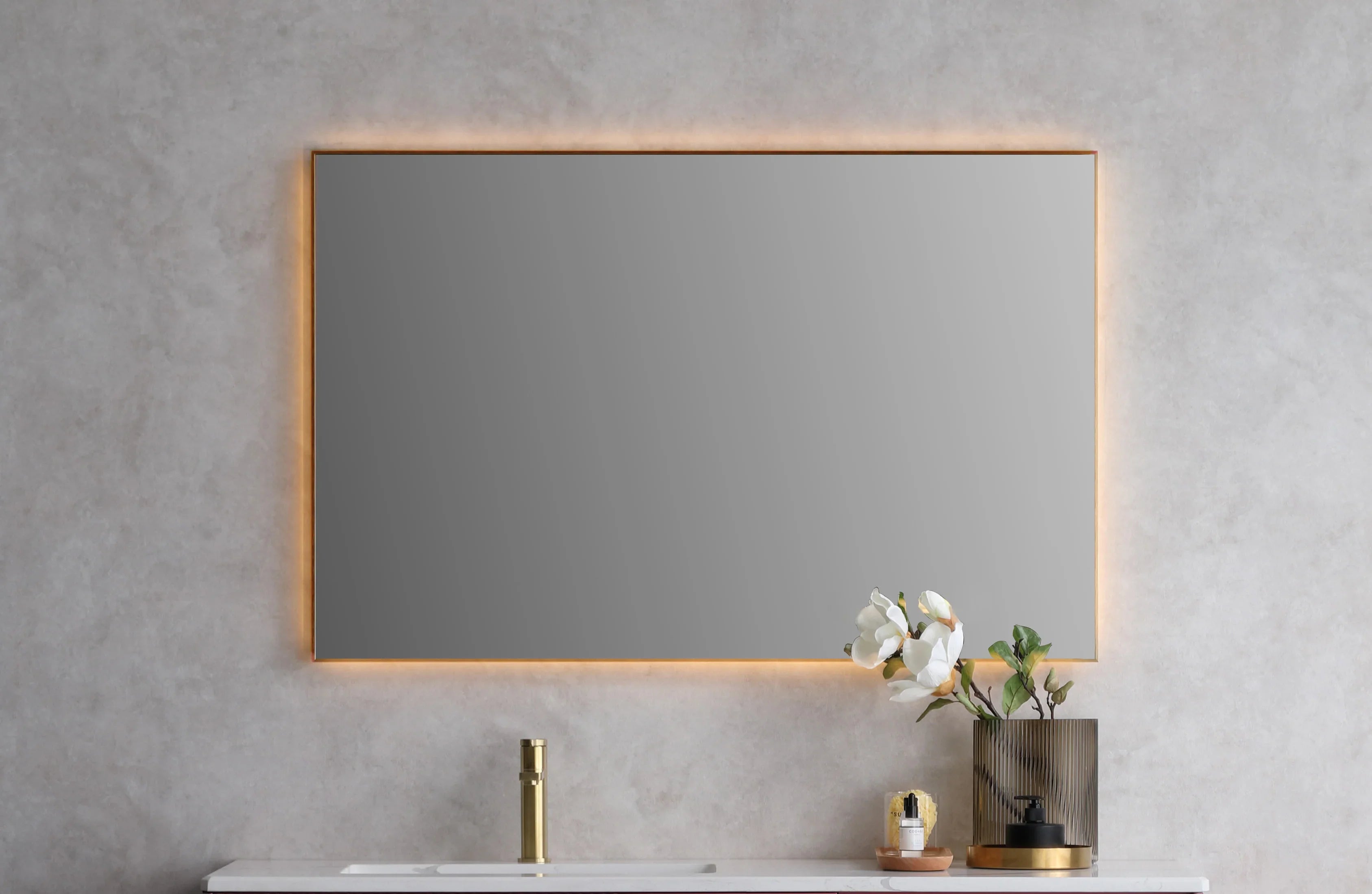 Miroir de Salle de Bain DEL 36po x 28po avec Cadre Métallique Or Brossé