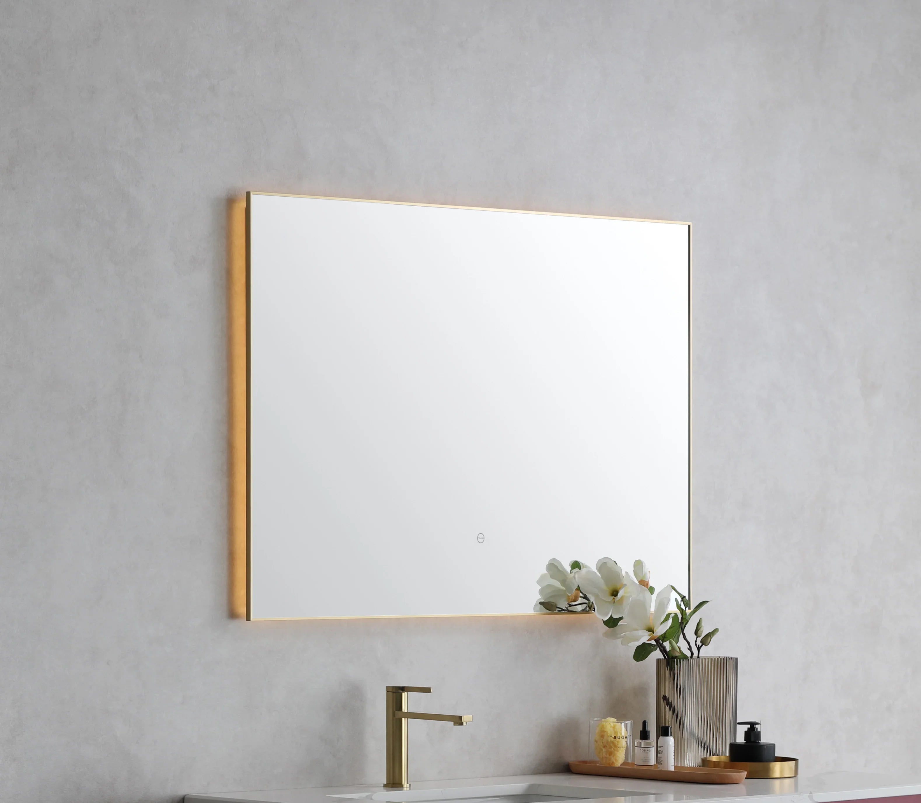 Miroir de Salle de Bain DEL 36po x 28po avec Cadre Métallique Or Brossé