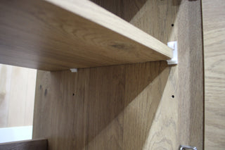 Close-up of the underneath of the inside shelf