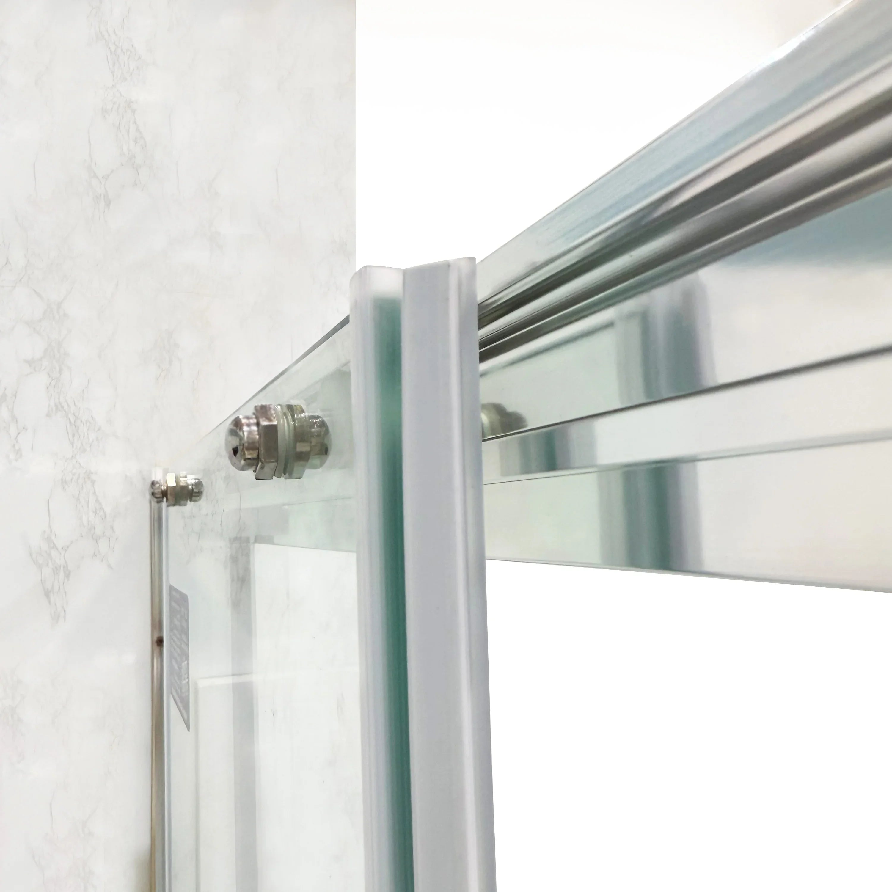 Porte de douche coulissante 72po x 75po avec quincaillerie carrée chromée - Configuration alcôve 3 murs