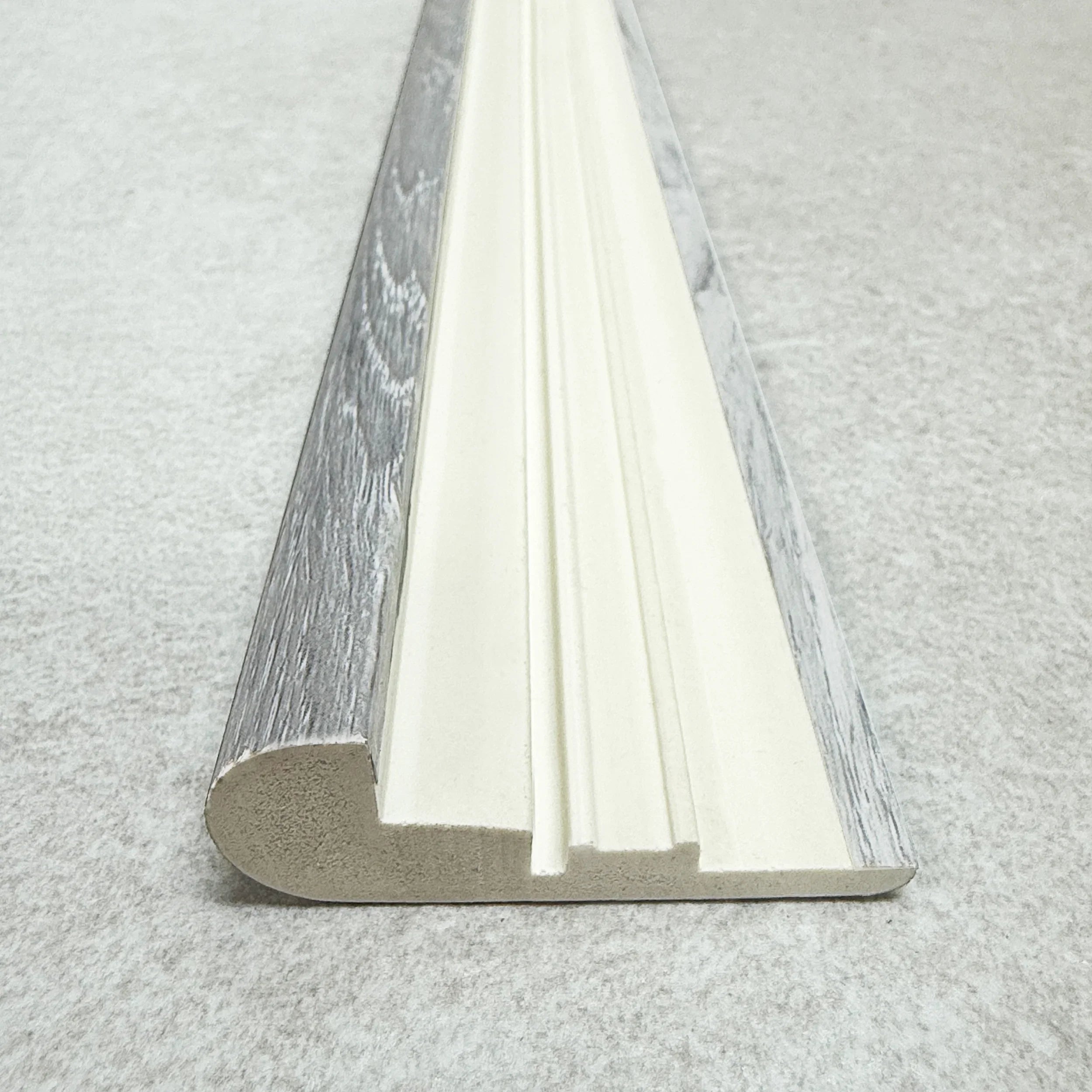 Nez de marche SPC : Chêne argenté - 18 mm x 55 mm x 2 400 mm