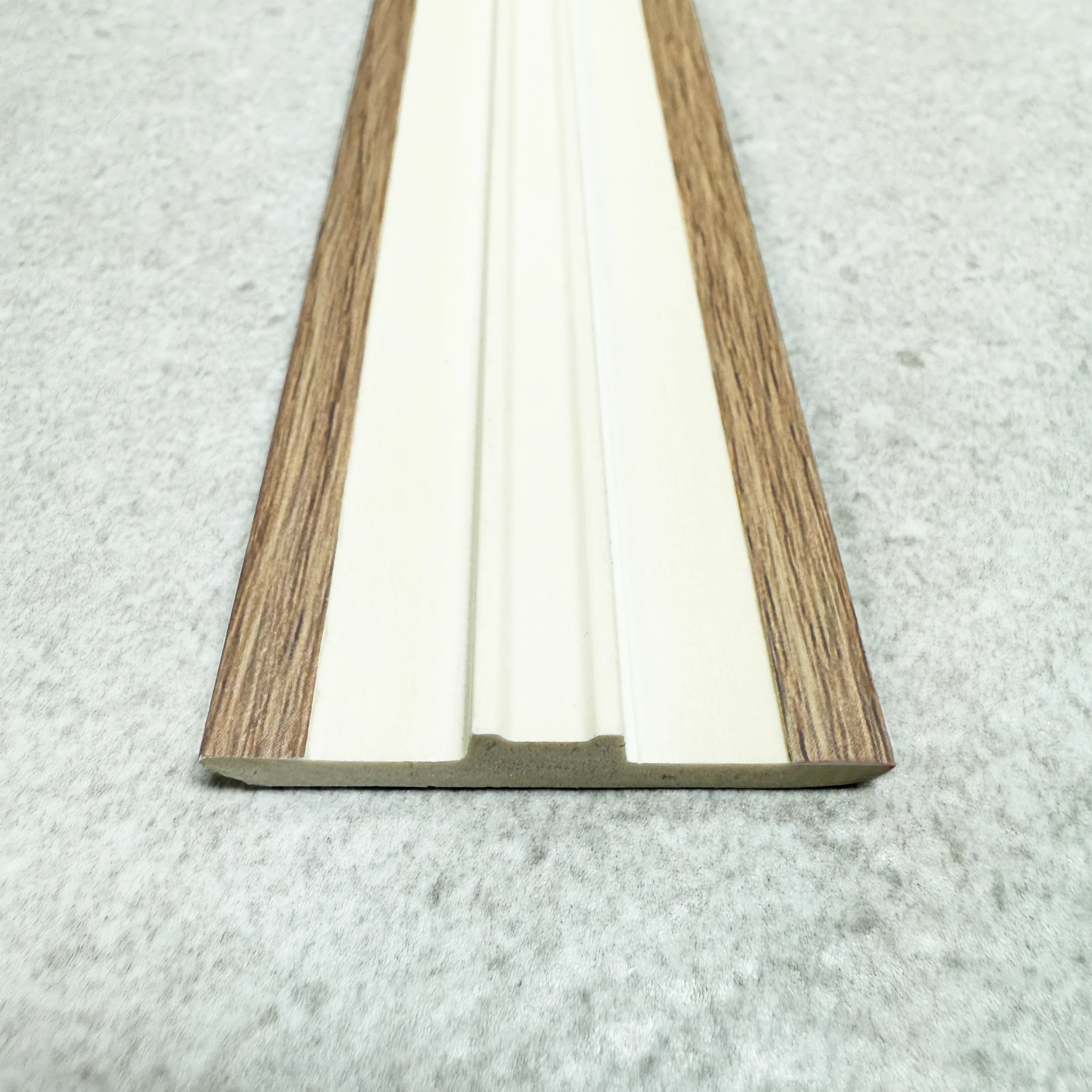 Moulage en T SPC : Essex - 7,4 mm x 45 mm x 2400 mm