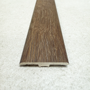 Moulage en T SPC : Cachemire - 7,4 mm x 45 mm x 2400 mm