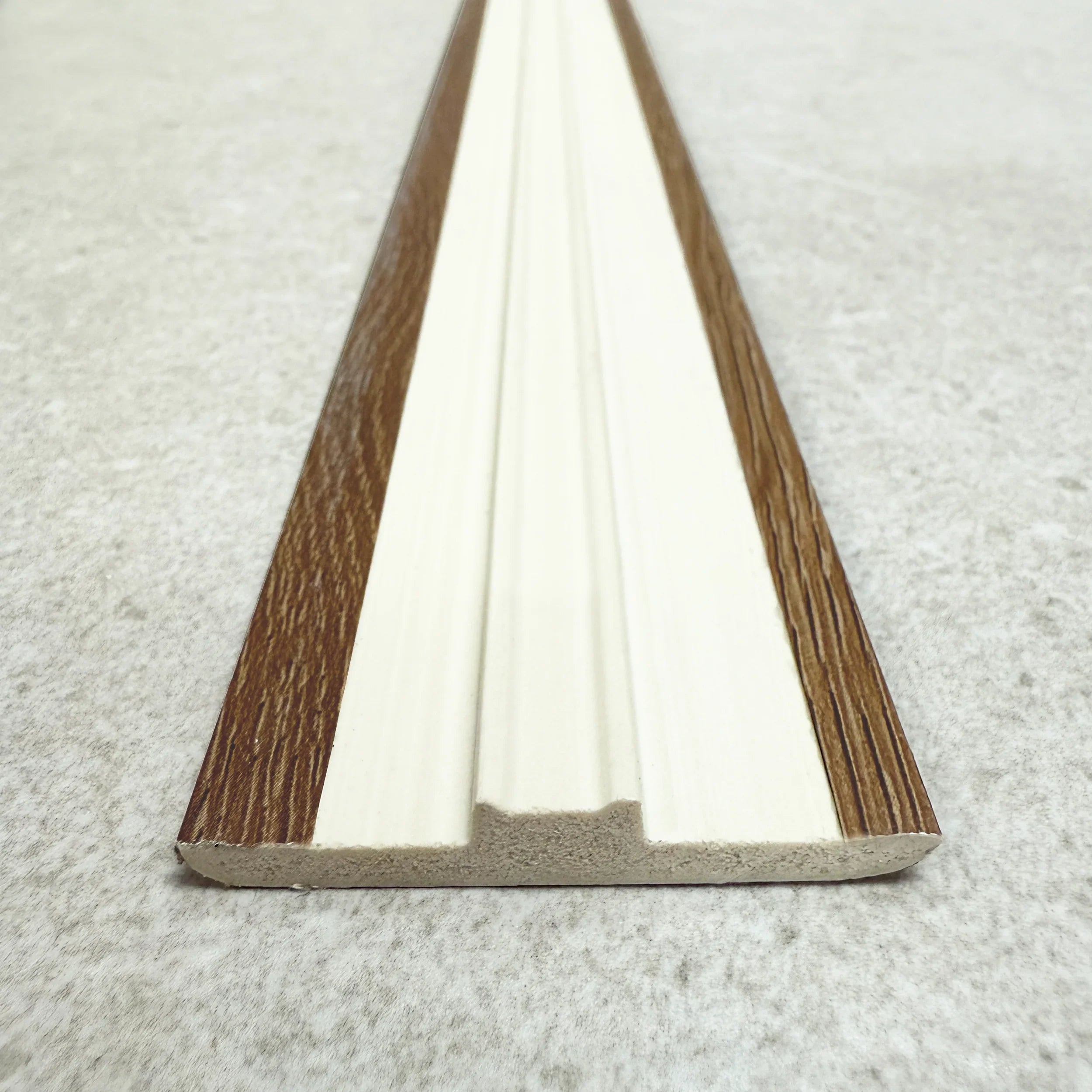 Moulage en T SPC : Cachemire - 7,4 mm x 45 mm x 2400 mm