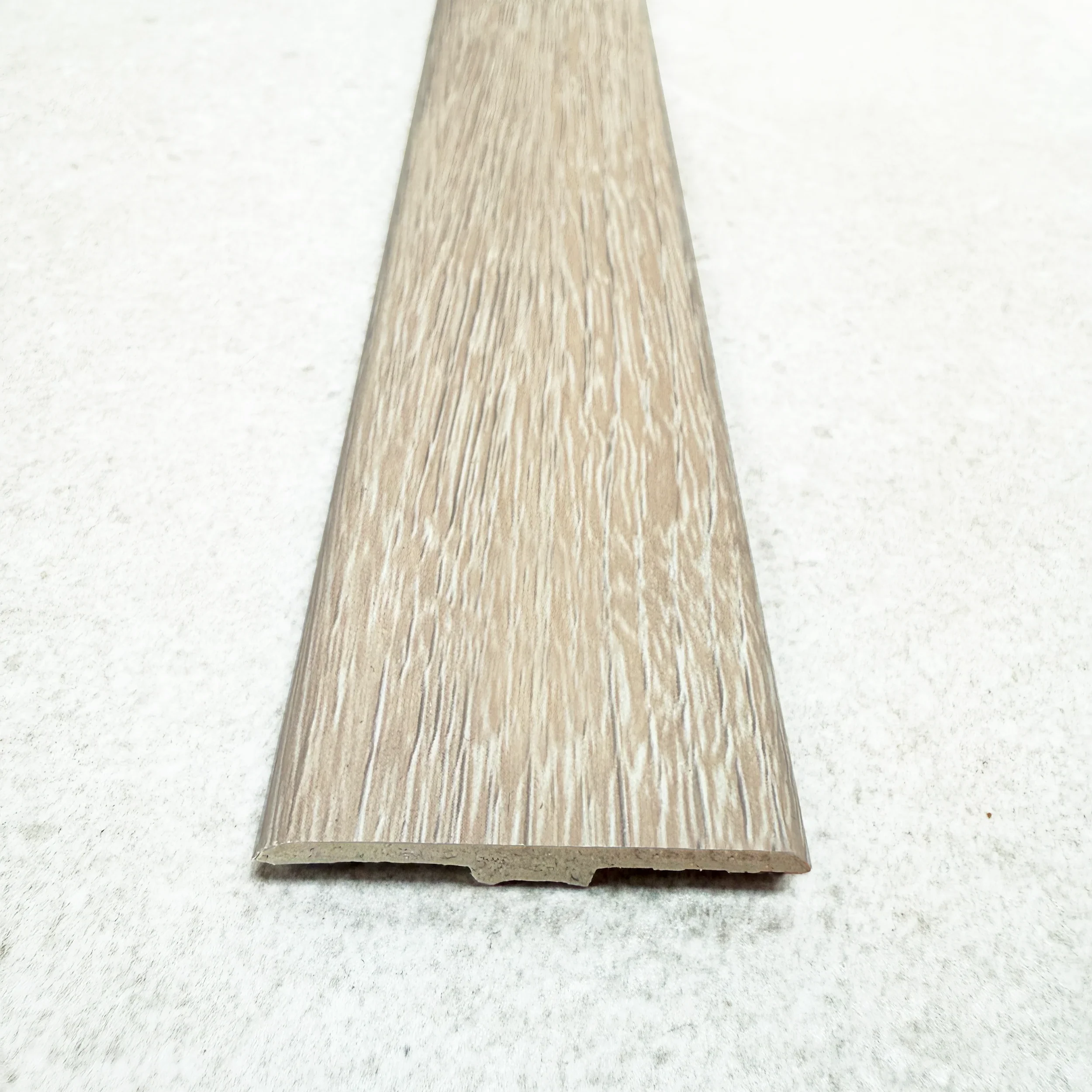 Moulage en T SPC : Newport - 7,4 mm x 45 mm x 2400 mm