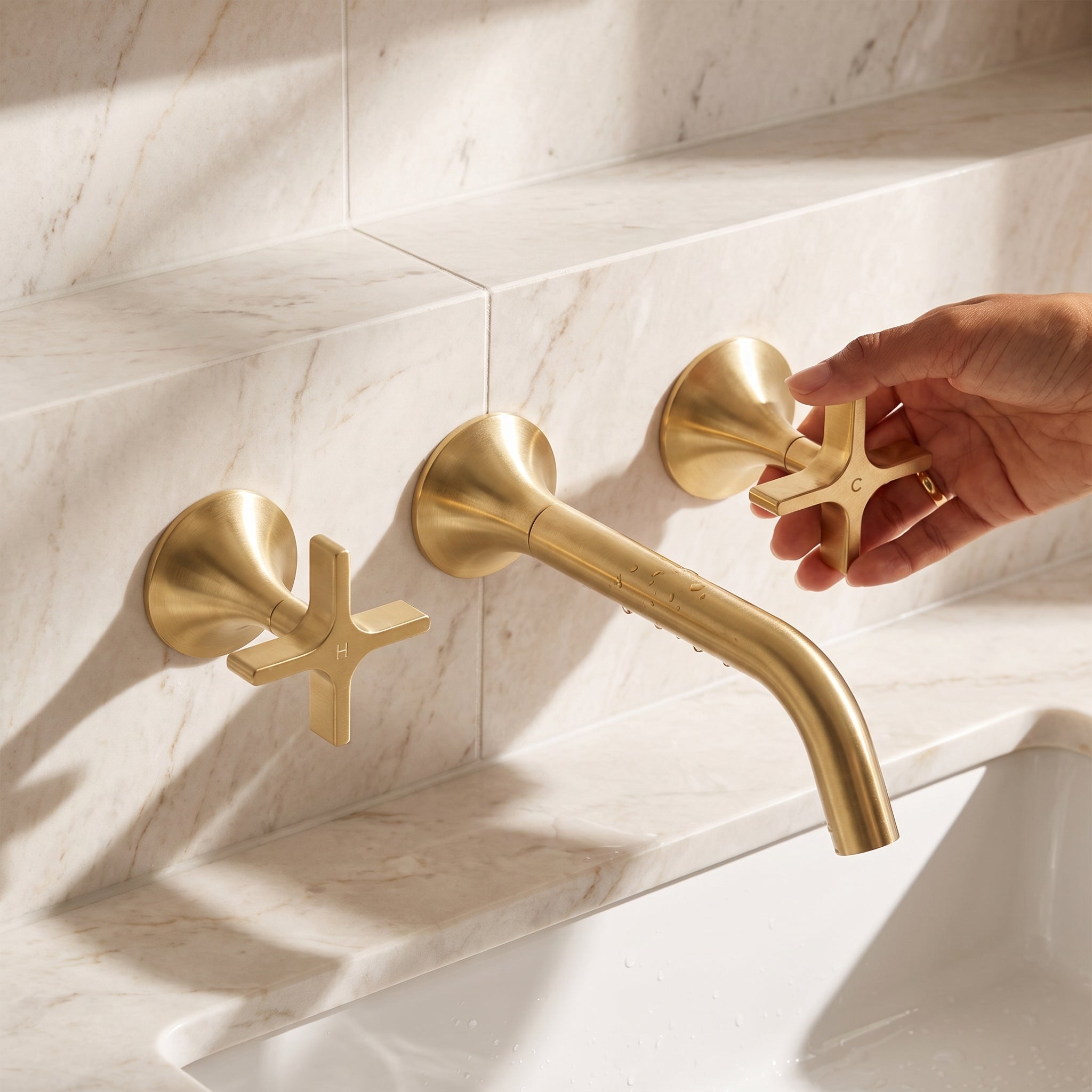 Robinet Mural Vetra pour Salle de Bain – Or Brossé 3 Trous