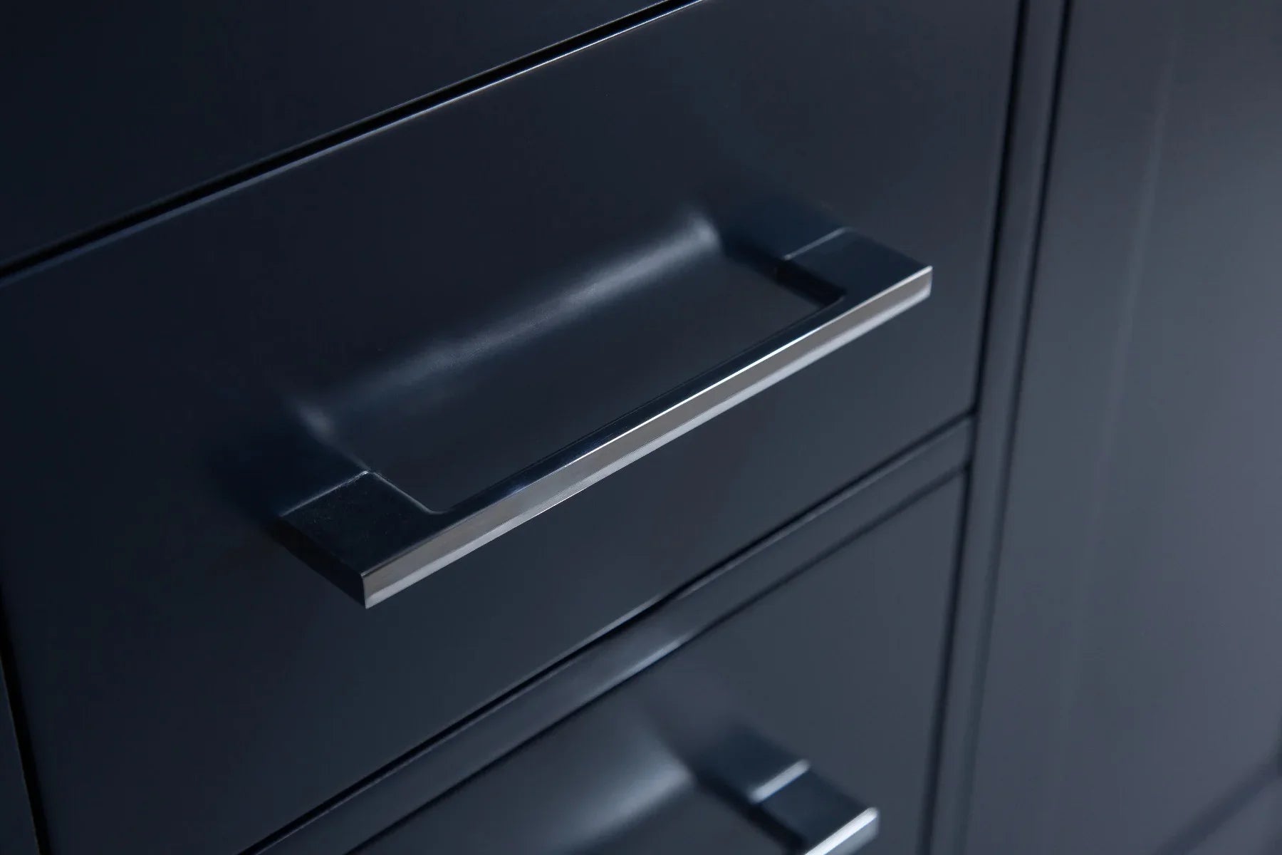 Meuble-lavabo simple autoportant de 48 po bleu royal avec comptoir en quartz Calcutta